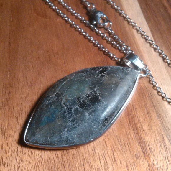 Malagasy Labradorite Stainless Steel Pendant Necklace - Picture 4 of 15